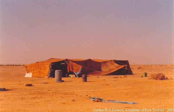 Жилище бедуинов. Общий вид. Иордания 2003 г.