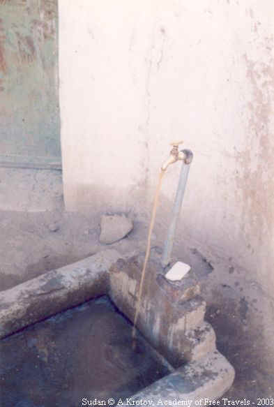 Из суданского водопровода тоже течет "чистайшая" нильская вода.