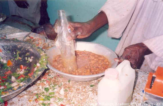 Приготовление фуля в Хартуме.