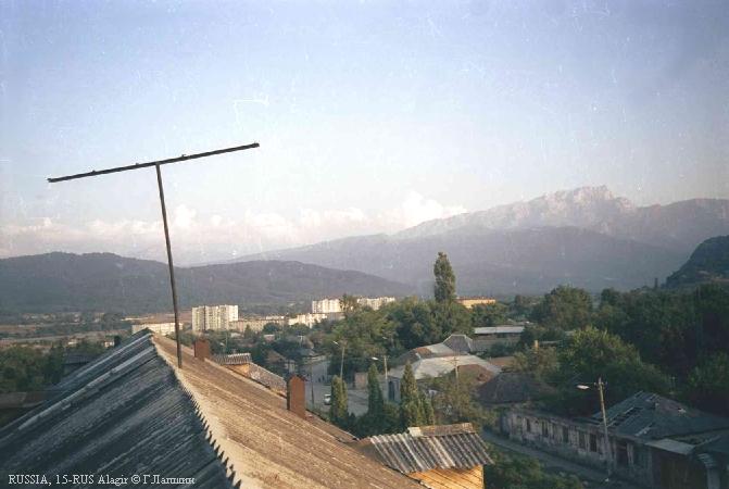 Вид на БКХ с крыши интерната в Алагире.