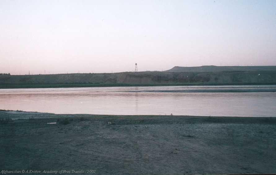 Река Пиятндж. Вид с афганской стороны.