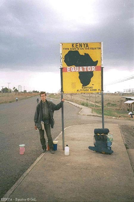 Кирилл Степанов на экваторе в Кении. 