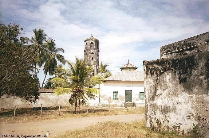 Колониальные постройки в Богомойо. Танзания.