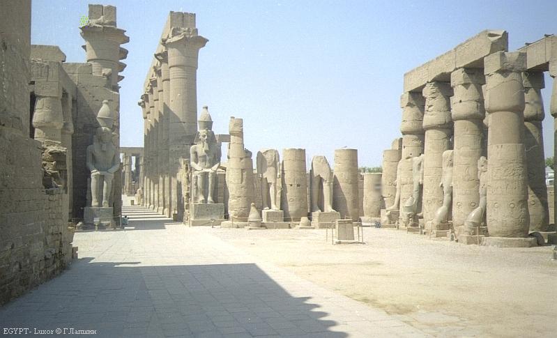 Древние развалины в Луксоре.