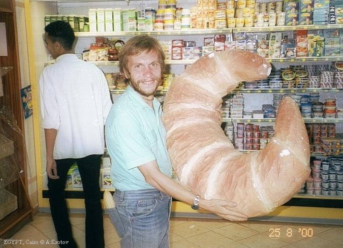 Игорь Фатеев в каирском супермаркете.