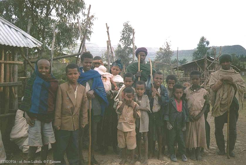 Мальчик в пиджаке - эфиопское чудо. 