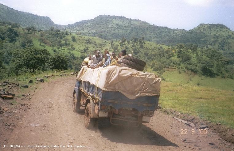 Местные автостопщики едут на север, а нас ждет еще много сюрпризов Эфиопии.