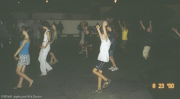 Грузинский танец на причале Акабы.