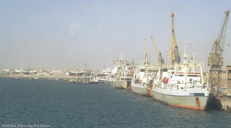Бывшие советские пароходы в порту Уолфиш Бей.