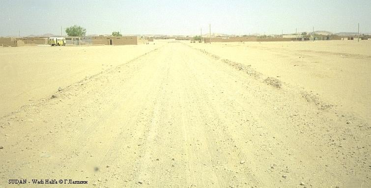 Типичная "улица" в Вади Халфе. Судан.