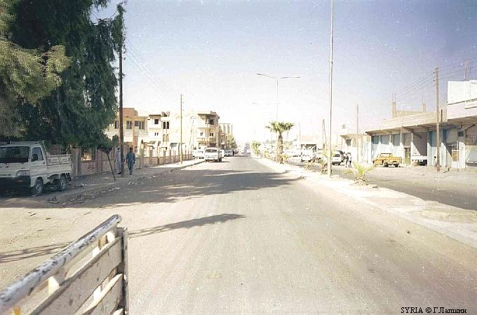 В открытом кузове через город Ракка. Сирия.