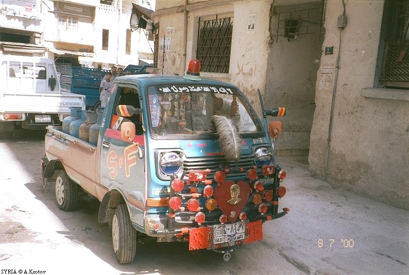 ТИПИЧНЫЙ сирийский грузовик. (89996 bytes)