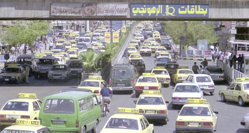 Самая большая сложность автостопа в Дамаске - выбрать машину "НЕ ТАКСИ".