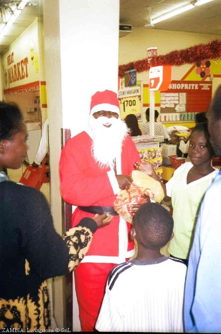Африканский Дед Мороз в Ливингстоне. Замбия.