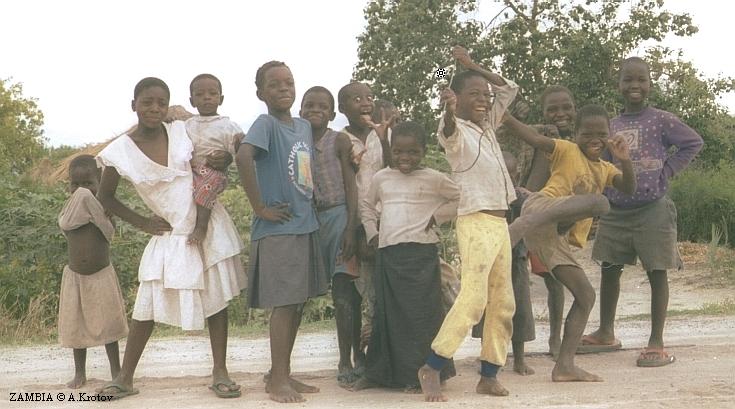 Замбийские дети очень любят фотографироваться.