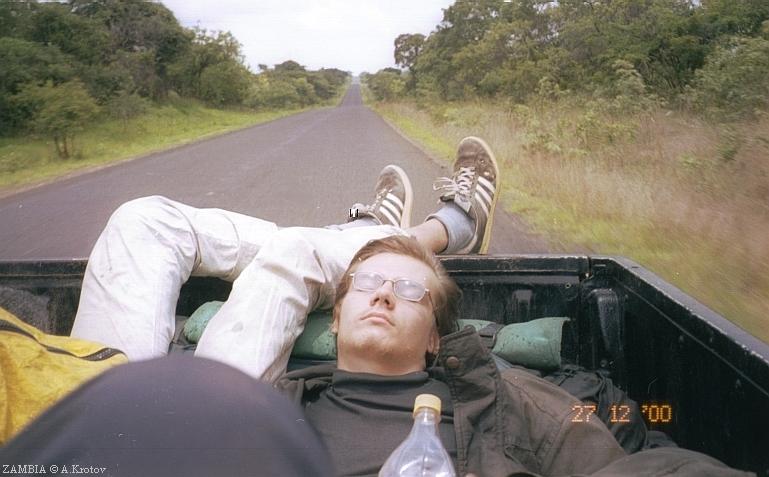 Дороги Замбии настолько хороши, что можно спать прямо в кузове.